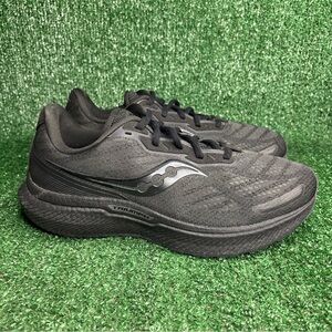 Saucony Triumph 19 Men's Size 9.5 Athletic Running Training Shoes Triple Black